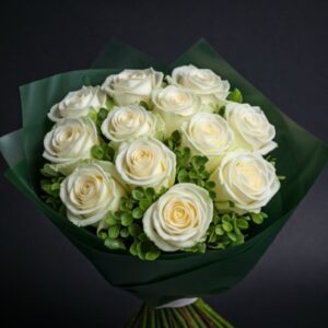 Ramo de 12 Rosas Blancas - Elegancia y Pureza en su Máxima Expresión