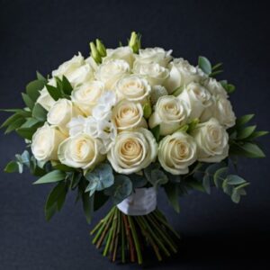 Ramo de 24 Rosas Blancas - Pureza, Elegancia y Simbología del Amor Sincero