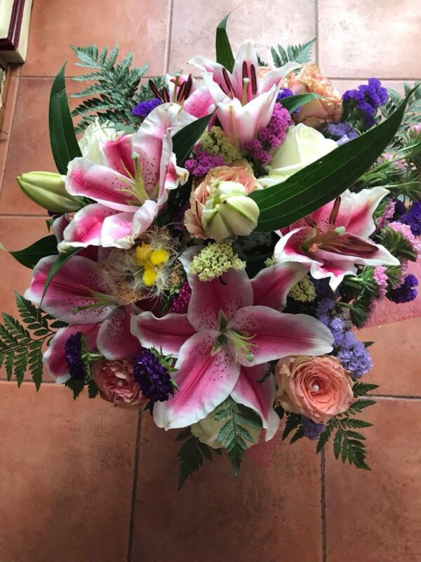 Ramo de Flores de Temporada Variadas - Imagen 6