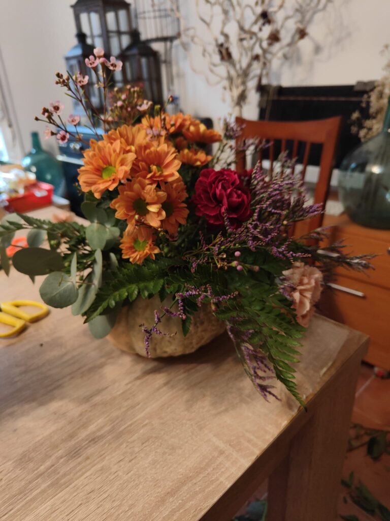 El Encanto de lo Efímero: Recuerdos del Taller de Calabazas Floral en El Atelier Floral de Marta